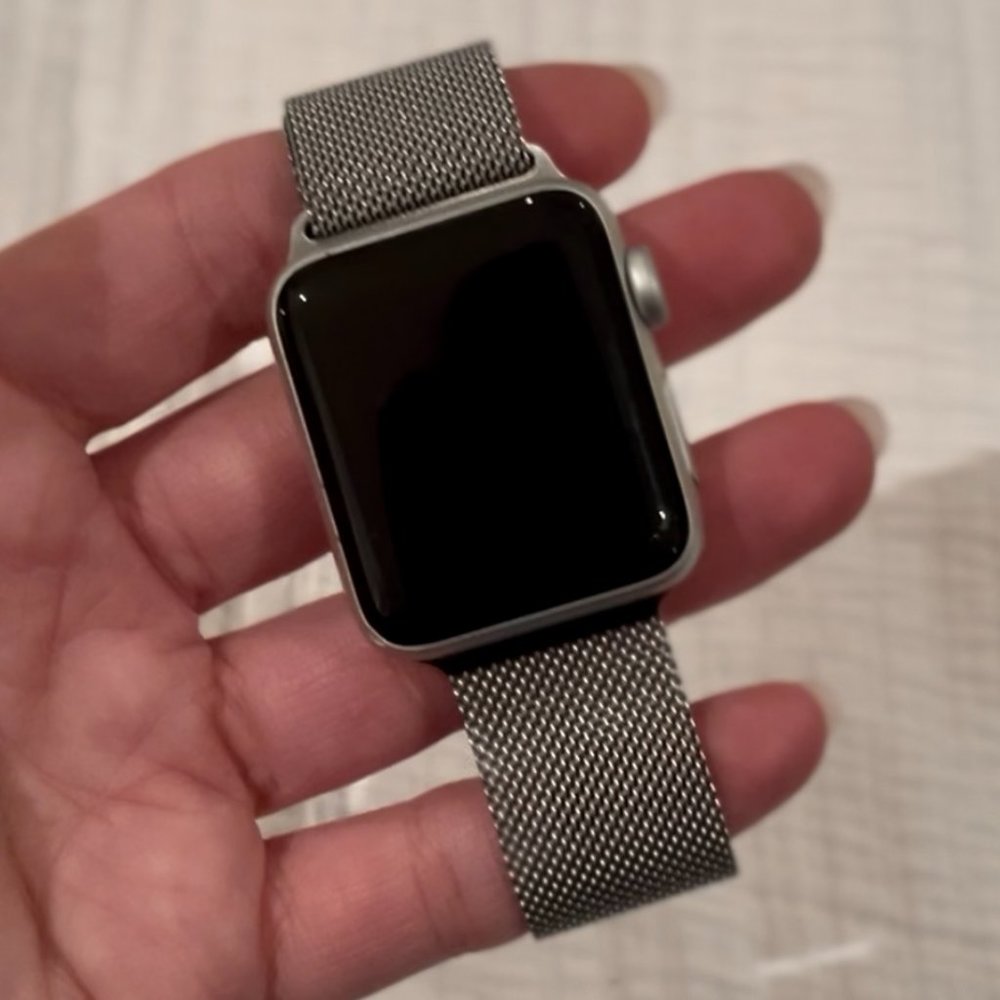 Apple Watch 3 with Stainless Steel Milanese Loop Band